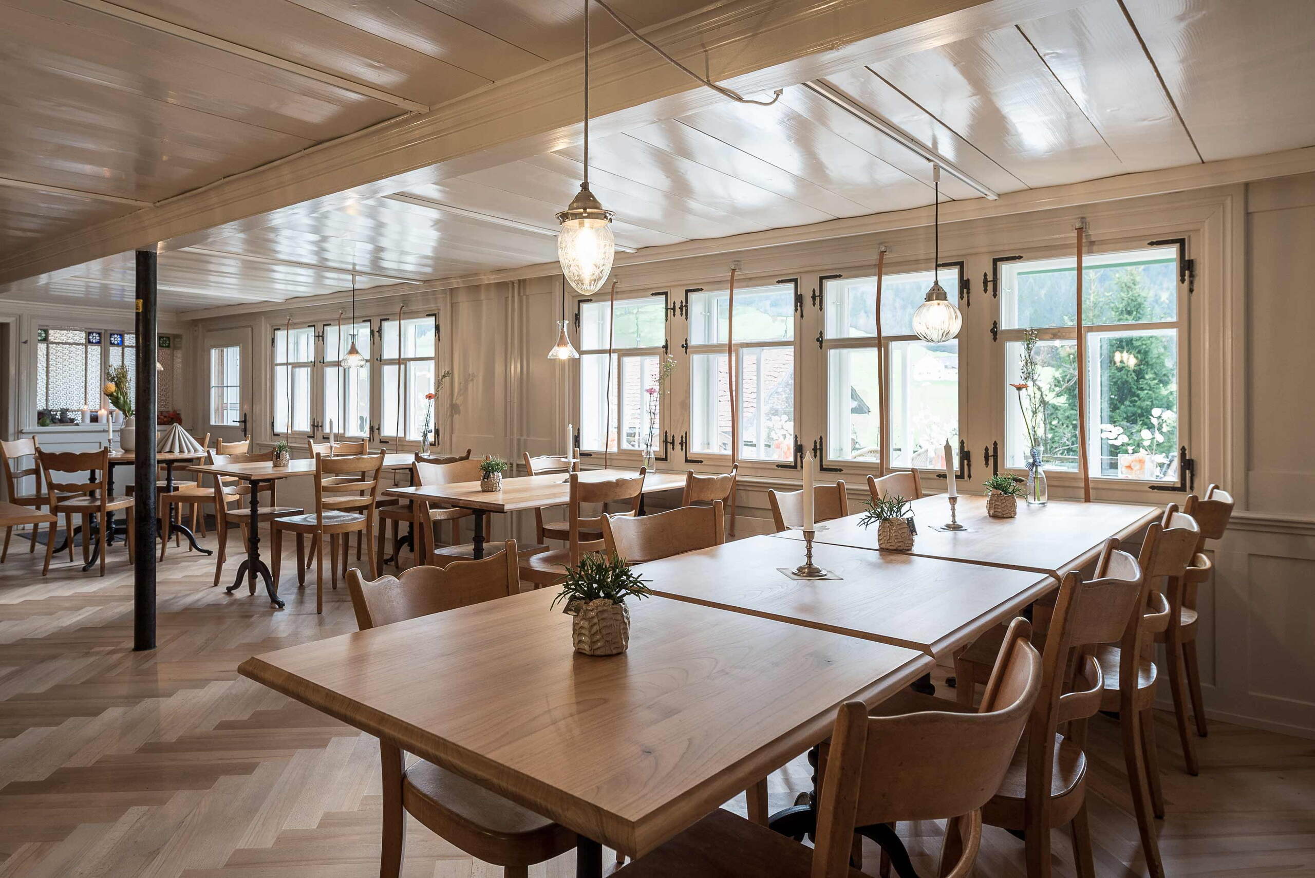 alpenrose_restaurant_umbau_innen_1.jpg